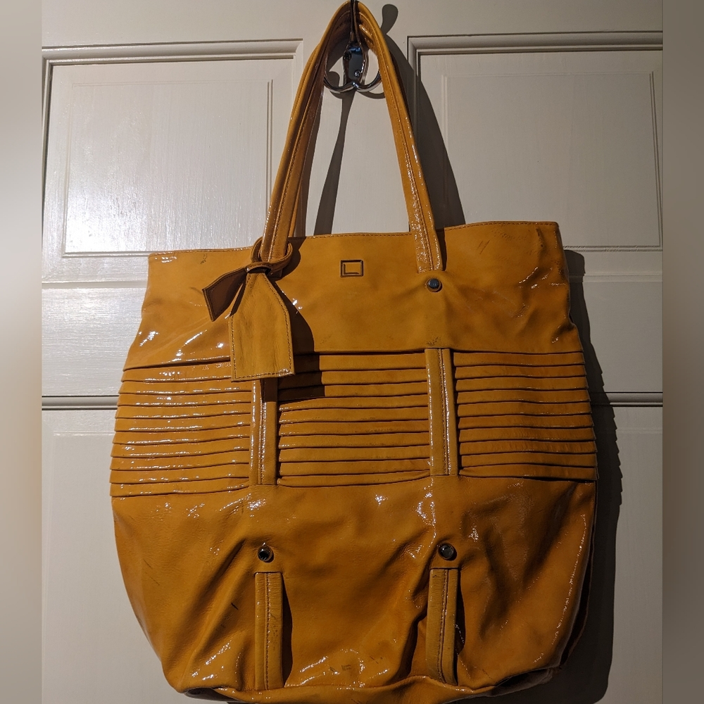 Glorious orange patent leather Lodis handbag
